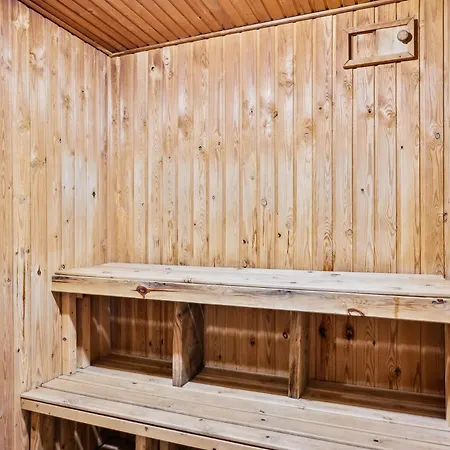 Spacious Activity And Pool House Perfect For Families Near Ebeltoft
