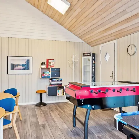 Feriehus Flot Pool Og Aktivitetshus Til 8 Personer Taet Pa *