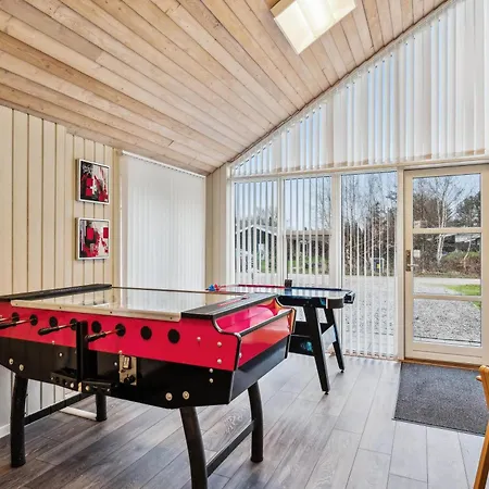 Flot Pool Og Aktivitetshus Til 8 Personer Taet Pa Feriehus Ebeltoft