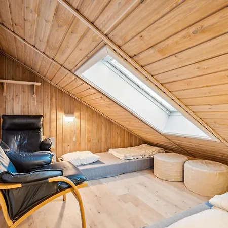 Spacious Activity And Pool House Perfect For Families Near